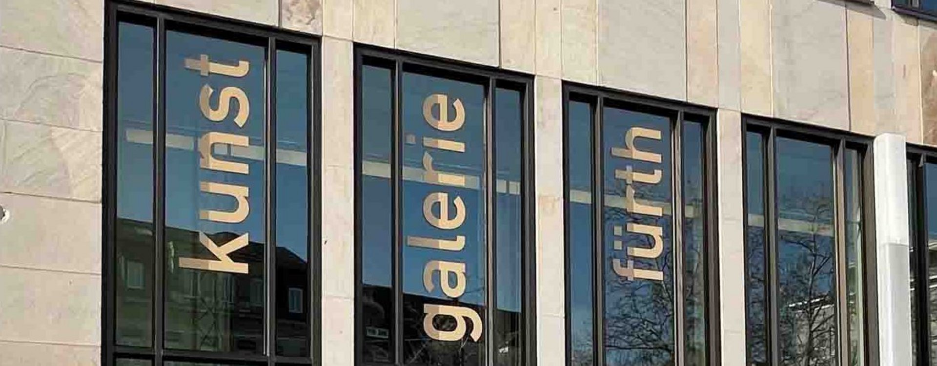 kunst galerie fürth—Städtische Galerie Beschriftung an den Fenstern: kunst galerie fürth