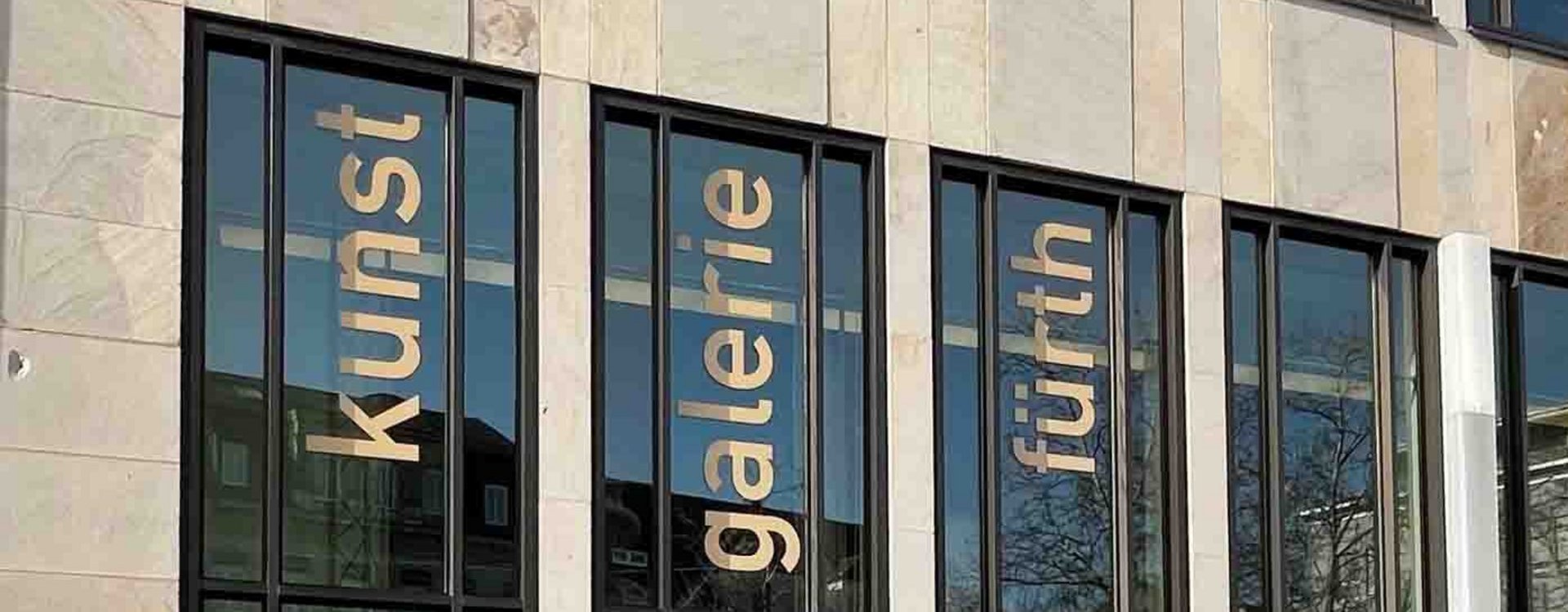 kunst galerie fürth—Städtische Galerie Beschriftung an den Fenstern: kunst galerie fürth